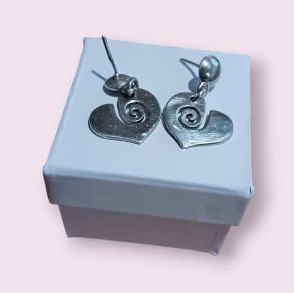Vintage 950 SILVER Hand Forged Openwork Swirl Heart Dangle Earrings - Picture 7 of 9